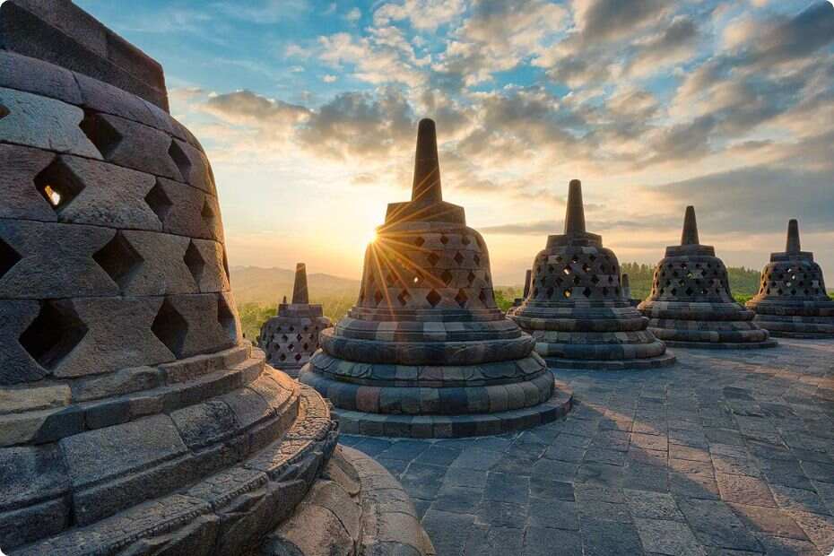 sunrise-candi-borobudur-dbest